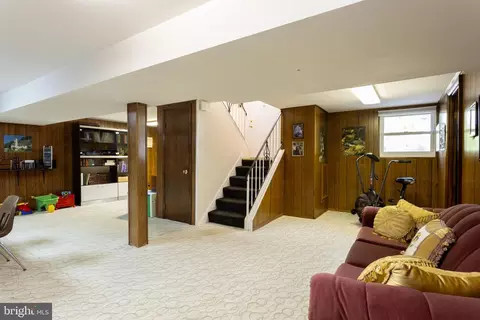 Entry Way - 3313 Claran Rd, Baltimore, MD 21215 photo 2 of 3