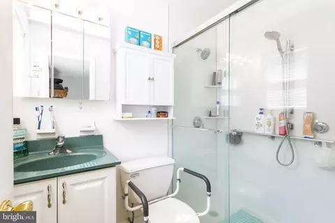Bath - 3313 Claran Rd, Baltimore, MD 21215 photo 1 of 2