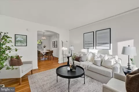 Living - 626 Brisbane Rd, Baltimore, MD 21229 photo 1 of 1