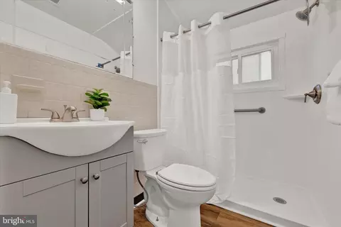 Bath - 626 Brisbane Rd, Baltimore, MD 21229 photo 1 of 1