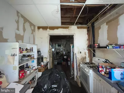 Entry Way - 408 Whitridge Ave, Baltimore, MD 21218 photo 2 of 5