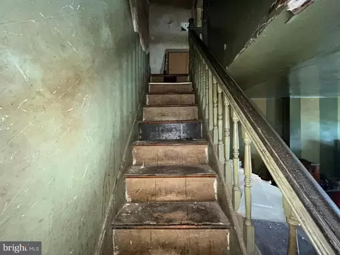 Entry Way - 408 Whitridge Ave, Baltimore, MD 21218 photo 3 of 5