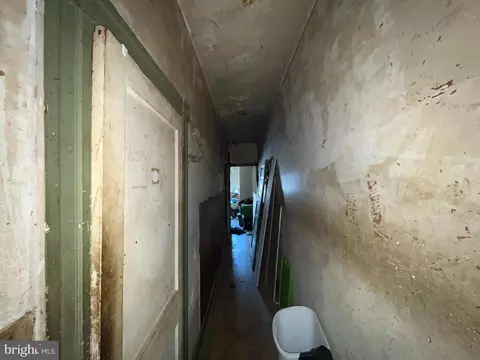 Entry Way - 408 Whitridge Ave, Baltimore, MD 21218 photo 4 of 5