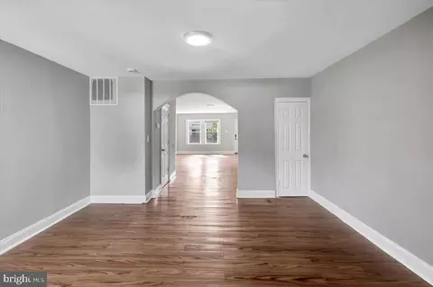 Entry Way - 74 S Kossuth St, Baltimore, MD 21229 photo 2 of 3