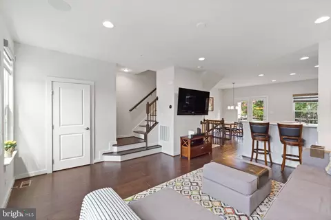 Entry Way - 4205 Skyview, Baltimore, MD 21211 photo 3 of 6