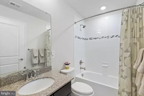 Bath - 4205 Skyview, Baltimore, MD 21211 photo 2 of 2