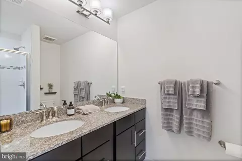 Bath - 4205 Skyview, Baltimore, MD 21211 photo 1 of 2