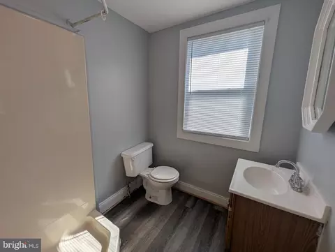 Bath - 1835 N Bond St N, Baltimore, MD 21213 photo 2 of 4