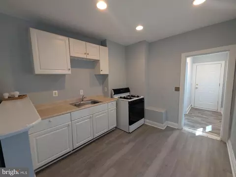 Entry Way - 1835 N Bond St N, Baltimore, MD 21213 photo 2 of 2