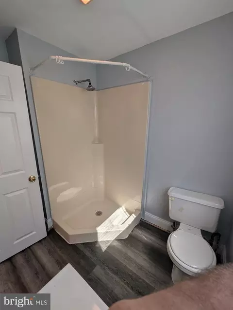 Bath - 1835 N Bond St N, Baltimore, MD 21213 photo 3 of 4
