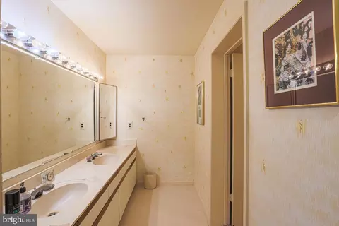 Bath - 3041 Fallstaff Rd #304D, Baltimore, MD 21209 photo 2 of 4