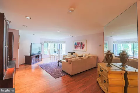 Living - 3041 Fallstaff Rd #304D, Baltimore, MD 21209 photo 1 of 2