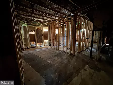Entry Way - 1218 Mcculloh St, Baltimore, MD 21217 photo 18 of 31
