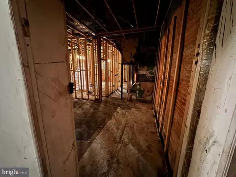 Entry Way - 1218 Mcculloh St, Baltimore, MD 21217 photo 17 of 31
