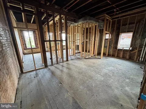 Bedroom - 1218 Mcculloh St, Baltimore, MD 21217 photo 3 of 11