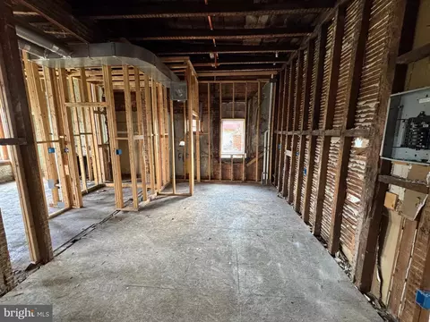 Entry Way - 1218 Mcculloh St, Baltimore, MD 21217 photo 7 of 31