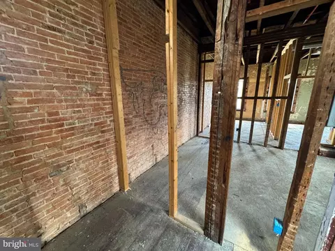 Entry Way - 1218 Mcculloh St, Baltimore, MD 21217 photo 6 of 31