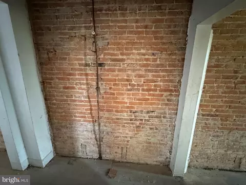 Entry Way - 1218 Mcculloh St, Baltimore, MD 21217 photo 8 of 31