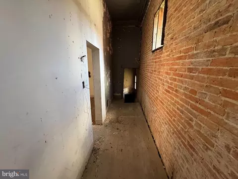 Entry Way - 1218 Mcculloh St, Baltimore, MD 21217 photo 9 of 31