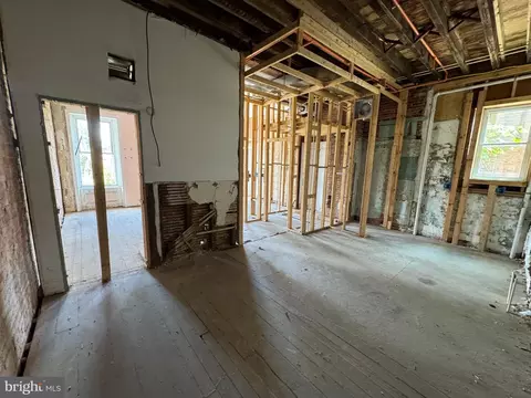 Entry Way - 1218 Mcculloh St, Baltimore, MD 21217 photo 13 of 31