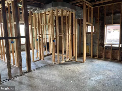 Entry Way - 1218 Mcculloh St, Baltimore, MD 21217 photo 3 of 31