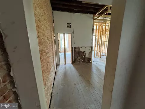 Entry Way - 1218 Mcculloh St, Baltimore, MD 21217 photo 12 of 31
