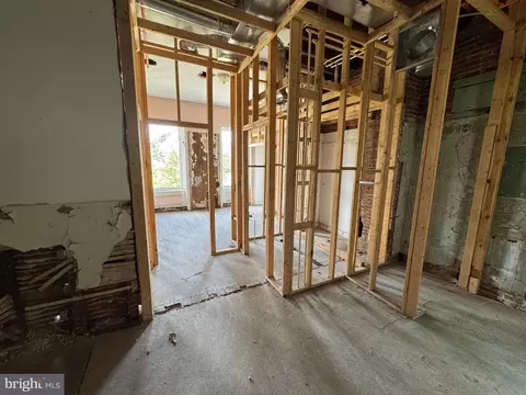 Entry Way - 1218 Mcculloh St, Baltimore, MD 21217 photo 15 of 31