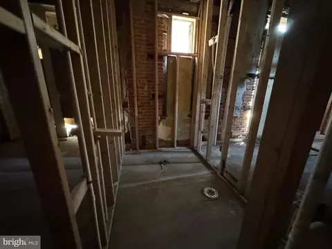 Entry Way - 1218 Mcculloh St, Baltimore, MD 21217 photo 19 of 31
