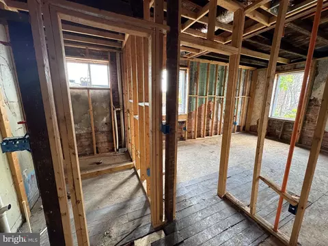 Entry Way - 1218 Mcculloh St, Baltimore, MD 21217 photo 5 of 31