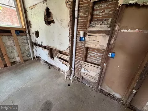 Entry Way - 1218 Mcculloh St, Baltimore, MD 21217 photo 14 of 31