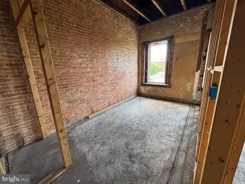 Bedroom - 1218 Mcculloh St, Baltimore, MD 21217 photo 4 of 11