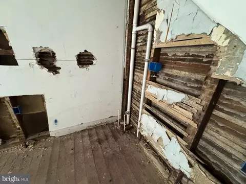 Entry Way - 1218 Mcculloh St, Baltimore, MD 21217 photo 10 of 31