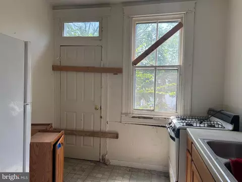 Entry Way - 739 E 36th St, Baltimore, MD 21218 photo 2 of 2