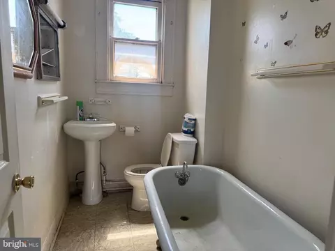 Bath - 739 E 36th St, Baltimore, MD 21218 photo 1 of 1