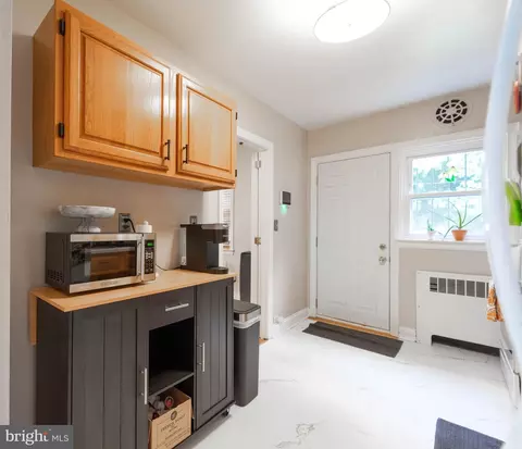 Entry Way - 3914 Rexmere Rd, Baltimore, MD 21218 photo 1 of 4