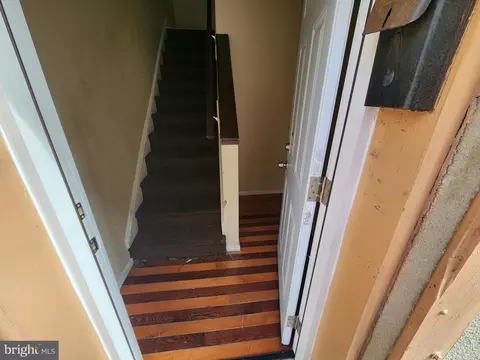 Entry Way - 118 S Mount St #2, Baltimore, MD 21223 photo 1 of 6