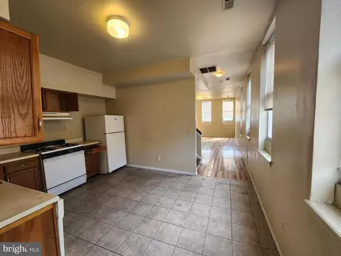 Entry Way - 118 S Mount St #2, Baltimore, MD 21223 photo 3 of 6