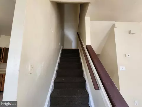 Entry Way - 118 S Mount St #2, Baltimore, MD 21223 photo 4 of 6