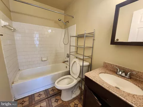 Bath - 118 S Mount St #2, Baltimore, MD 21223 photo 2 of 2