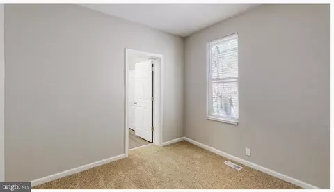 Entry Way - 210 S Augusta Ave, Baltimore, MD 21229 photo 2 of 4