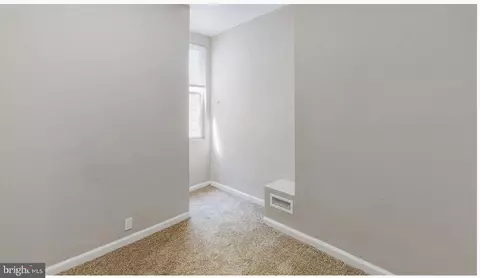 Entry Way - 210 S Augusta Ave, Baltimore, MD 21229 photo 3 of 4