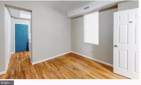 Entry Way - 210 S Augusta Ave, Baltimore, MD 21229 photo 1 of 4