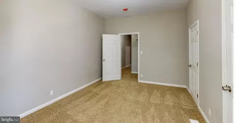 Entry Way - 210 S Augusta Ave, Baltimore, MD 21229 photo 4 of 4
