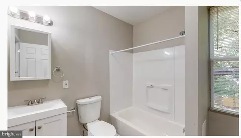 Bath - 210 S Augusta Ave, Baltimore, MD 21229 photo 1 of 2