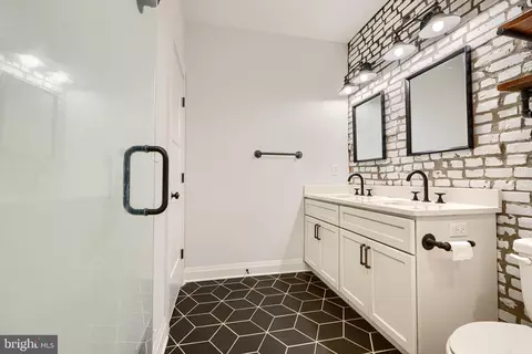 Bath - 602 S Potomac St, Baltimore, MD 21224 photo 3 of 4