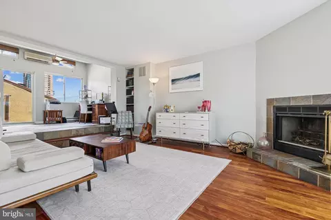 Living - 427 Grindall St #2, Baltimore, MD 21230 photo 2 of 4