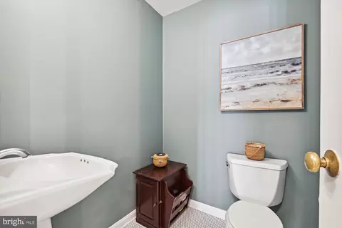Bath - 427 Grindall St #2, Baltimore, MD 21230 photo 1 of 4