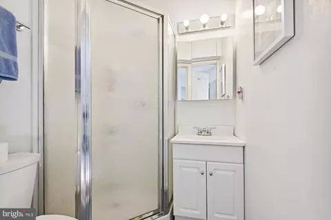 Bath - 427 Grindall St #2, Baltimore, MD 21230 photo 3 of 4