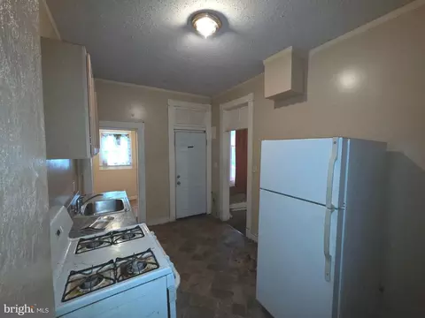 Entry Way - 3806 W Garrison Ave, Baltimore, MD 21215 photo 1 of 8