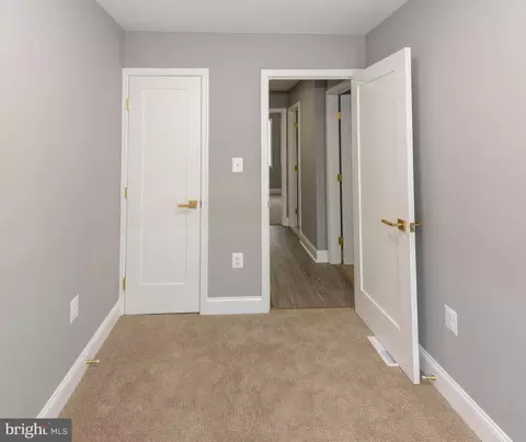 Entry Way - 4843 Greencrest Rd, Baltimore, MD 21206 photo 5 of 7